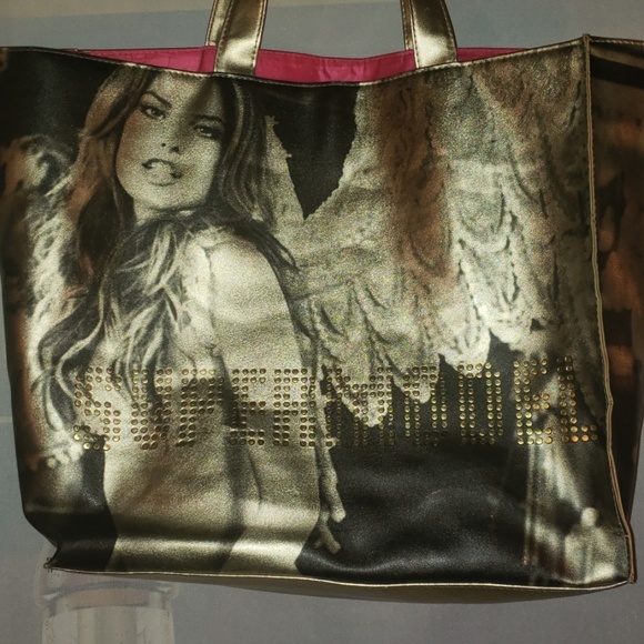 Victoria's Secret - Picture 1 of 2